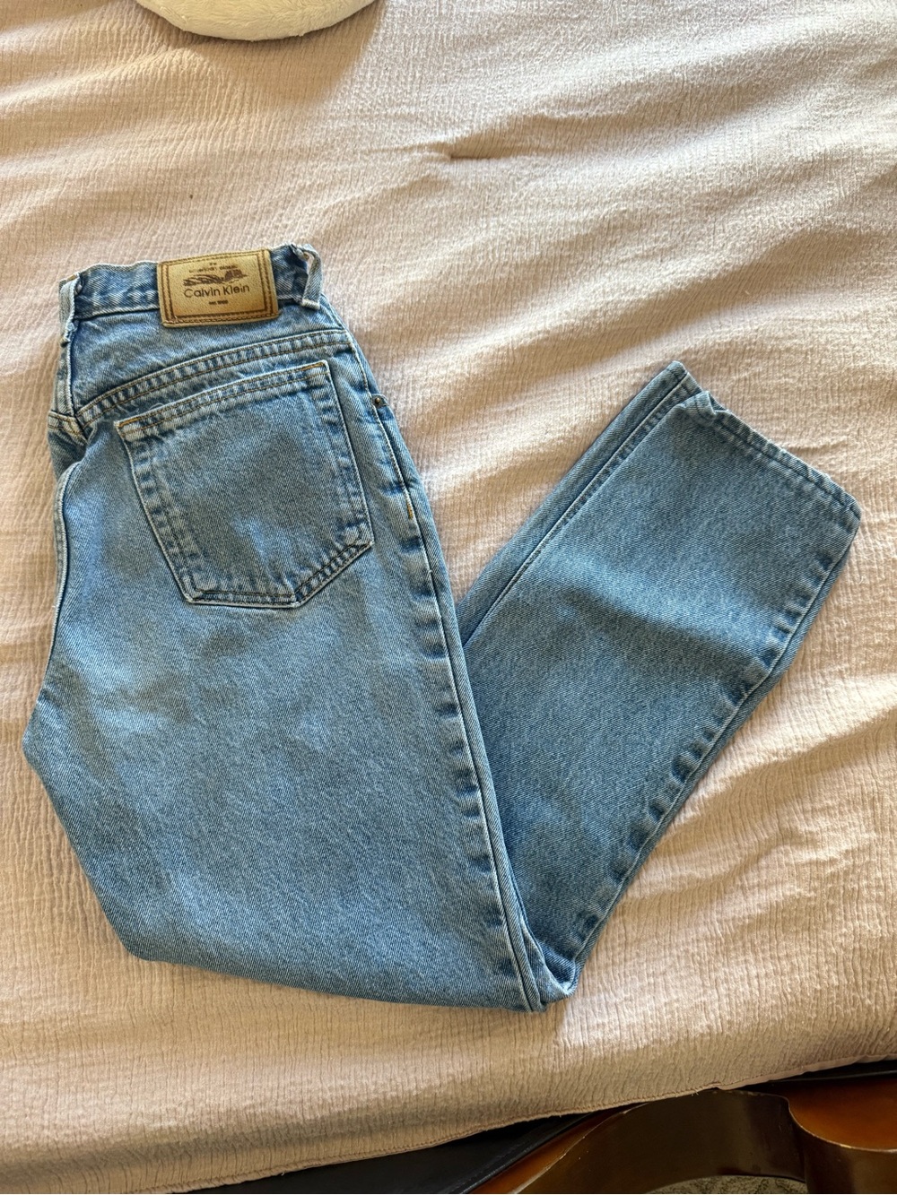 Calvin Klein women Light Wash Straight-Leg Jeans